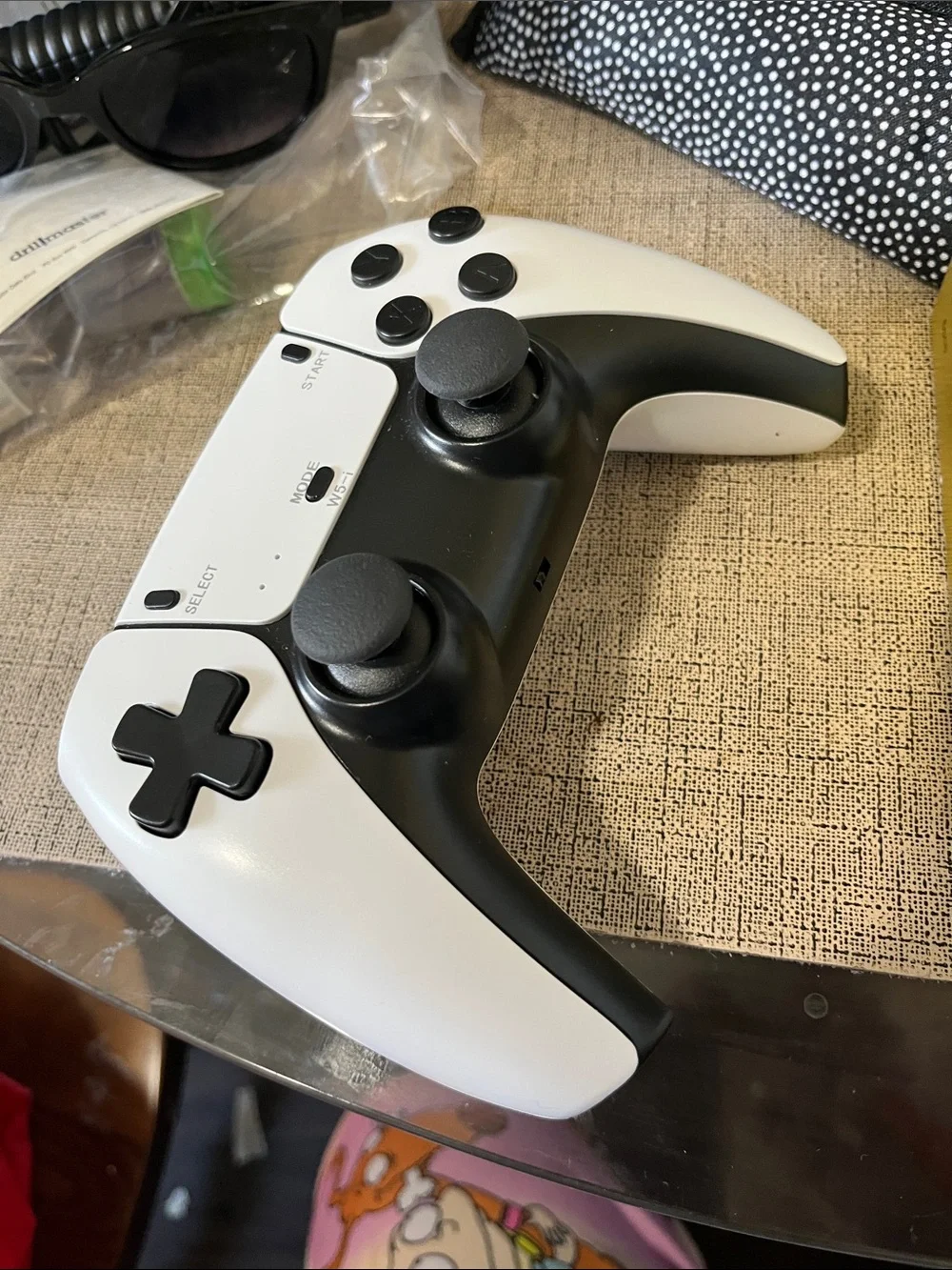Wireless Game Controller W5-i - White and Black